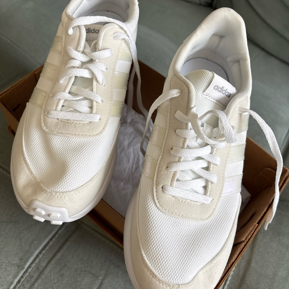 Adidas Classic White Sneakers 6 youth NEW